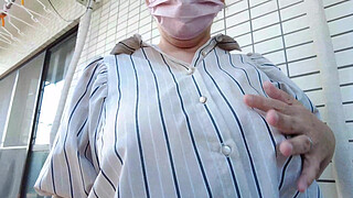 A married woman gets excited while masturbating on the balcony：The full video is→https://www.xvideos.red/channels/aika-frau