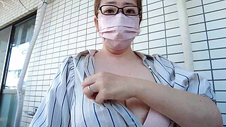 A married woman gets excited while masturbating on the balcony：The full video is→https://www.xvideos.red/channels/aika-frau