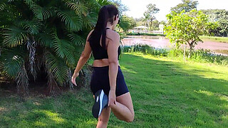 The police arrived just as the old woman was sucking a young man in a public park in the interior of São Paulo.