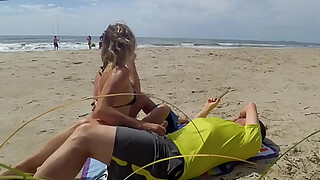 Milf makes stranger ejaculate with skillful handjob right on the beach