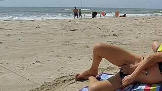 Milf makes stranger ejaculate with skillful handjob right on the beach