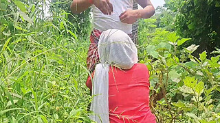 Girlfriend having fucking in outdoor at the Forest