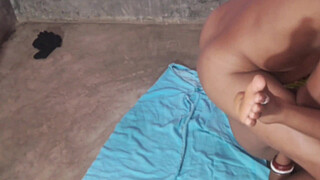 Indian desi Big hooters bhabhi gives blowjob , Indian big butt bhabhi ride big Cock