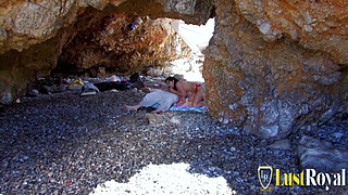 Double penetration for Leslie Fox a small boobs skank