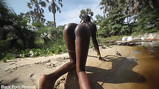 Lucky foreigner fucked this African tribe queen perfect body in the village river