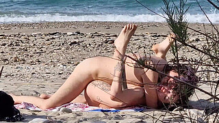 Beach sex between two passionate lovers. Female Squirting Orgasms at 7.40 and 13.25 - - Video shot with my new telephoto lens