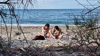 Beach sex between two passionate lovers. Female Squirting Orgasms at 7.40 and 13.25 - - Video shot with my new telephoto lens