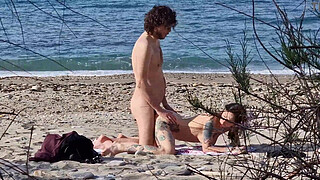 Beach sex between two passionate lovers. Female Squirting Orgasms at 7.40 and 13.25 - - Video shot with my new telephoto lens