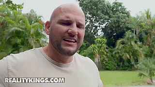 Real Estate Agent Pristine Edge Prepares To Get Her Pussy Fucked Before Selling The House - REALITY KINGS