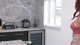 BANGBROS - Skyla Novea Lends a Helping Hand (bbc15955)