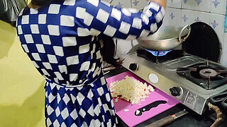 The maid who came from the village did not have any leaves, so the owner took advantage of that and fucked the maid (Hindi Clear Audio)