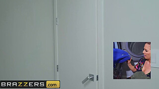 Moms in control - (Aaliyah Hadid, Alura TNT Jenson, Ricky Spanish) - Moms in control - Brazzers