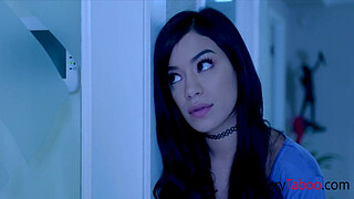 Stepdaddy Wakes Up To Naked Stepdaughter- Savannah Sixx