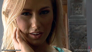 Blonde and MILF dykes anal fisting