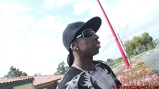 Babe 18 gets her first black cock