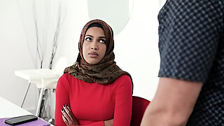 FamilyStrokes - Stepsister (Maya Farrell) Learns To Suck My Dick In Her Hijab