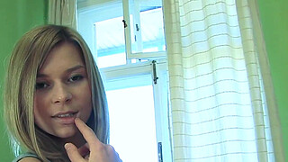 Big Legs & Big Foot Cutie, Elizabeth J Is All Natural Hot!