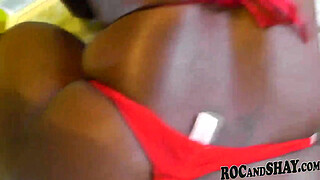 Sexy Black Chick Fucks With Her Shaking Butt