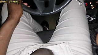 I offered a ride to the beauty who was walking alone on the street, and she had sex with me out of gratitude.