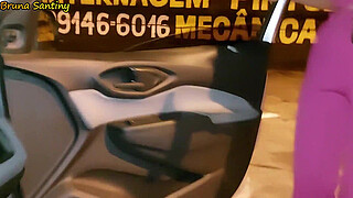 I offered a ride to the beauty who was walking alone on the street, and she had sex with me out of gratitude.