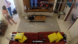 Hot wife Thay Ksada was recognized by the delivery man and chosen to come in and let him suck her hot pussy