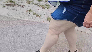 Big arse Milf at the park