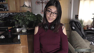 STEP DAUGHTER HARMONY WONDER APOLOGIZES WITH HER SHAVED TEENAGE PUSSY
