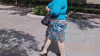 I let the maintenance guy see my legs & he got very horny and filled my pussy with his cum