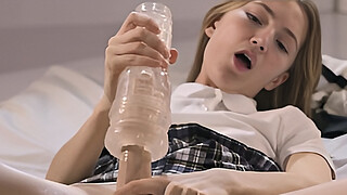 Chick Mia Reese Masturbates Her Penis