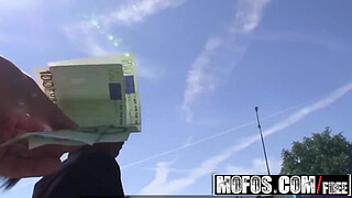 Euro teen (Isabella Christyn) gets paid to fuck on the way to the gym - MOFOS