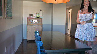 Super Hot Bimbo GILF Wants To Make You CUM!!!