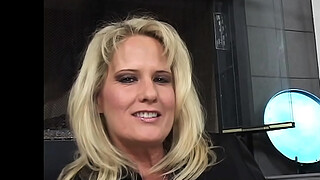 Mature stepmoms know how to fuck