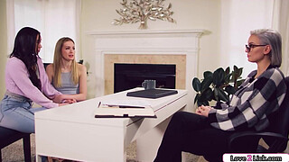 Shrink n asian babe anal finger her wife