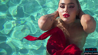 Gorgeous MILF babe Emjay Rinaudo solo