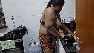 Chubby stepmother with big breasts leaves the party with her stepson and he fucks her big pussy in the kitchen ~Ju naughty wife ~