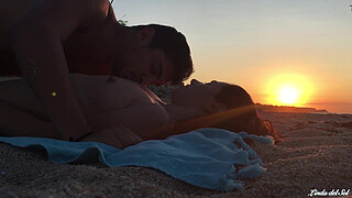 DEMO - Romantic sunrise on the beach