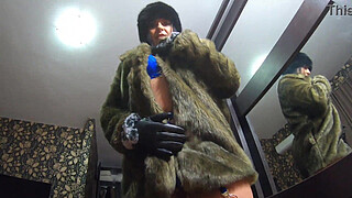 Preview- MilfyCalla- Deep blow-job and cum play while wearing a hot green fur-coat , leather gloves and long boots 213