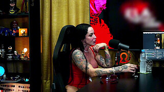 Elisa Sanches stuck to Pápum and showed her whole body, Ruan kissed her really well! - Pápum no Barraco Podcast!