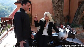 Blonde Britney Amber Fucking In The Outdoors With Her Tits