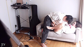 [First time] Petite big tits squirts repeatedly with fingering