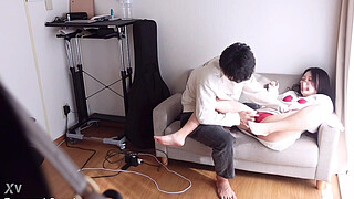 [First time] Petite big tits squirts repeatedly with fingering