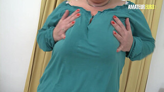 Busty GILF Plays with Her Juicy Old Cunt - AMATEUR EURO