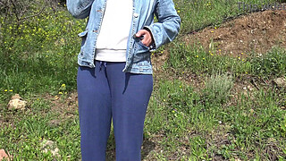 American tourist is Saudi Arabia is SHOCKED !!! Sextoy dealer offers her a second hand dildo to gape her pussy??!!!