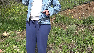 American tourist is Saudi Arabia is SHOCKED !!! Sextoy dealer offers her a second hand dildo to gape her pussy??!!!