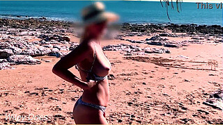 WIfey flashing her tits at the beach