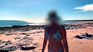 WIfey flashing her tits at the beach