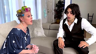 Horny MILF wants to try 3way sex and today the opportunity arrises