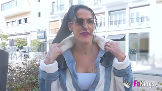 The mature Adela Myers arrives at FAKings with a surprise under her arm... I know one of your actresses!