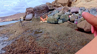 BEACH HANDJOB: during my exhib trip I find the two girls flashed in the parking lot