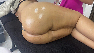 BIG ARSE IN MASSAGE SESSION